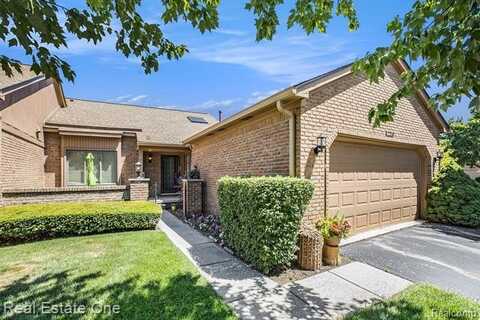 2210 London Bridge Drive, Rochester Hills, MI 48307