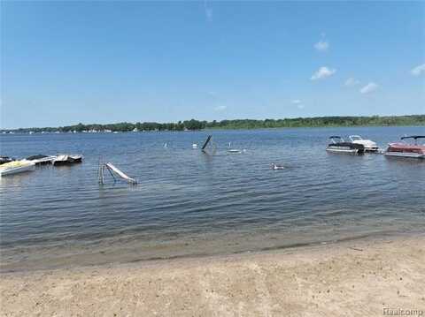 000 Lombardy Court, Pinckney, MI 48169