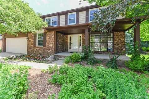 611 Ten Point Drive, Rochester Hills, MI 48309