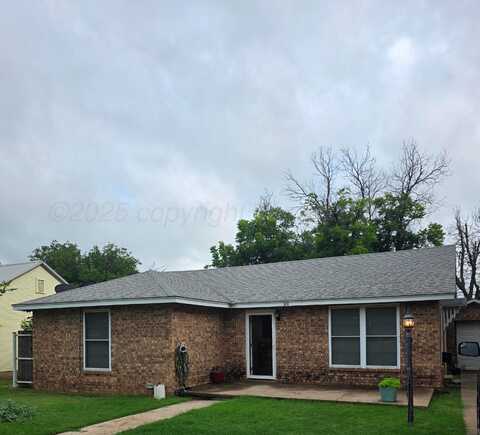 304 Avenue E SE, Childress, TX 79201