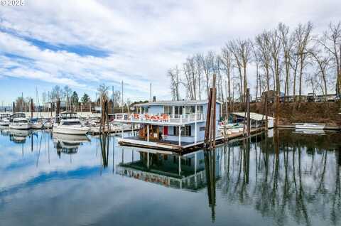 300 NE TOMAHAWK ISLAND DR, Portland, OR 97035