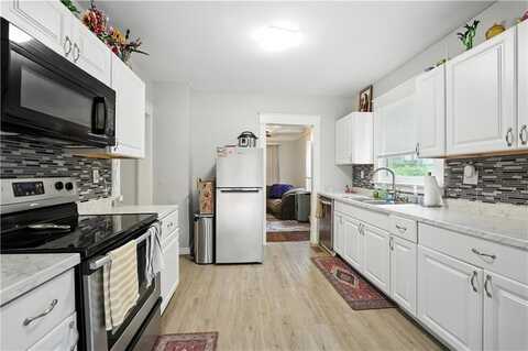 2711 Kensington Avenue, Kansas City, MO 64128
