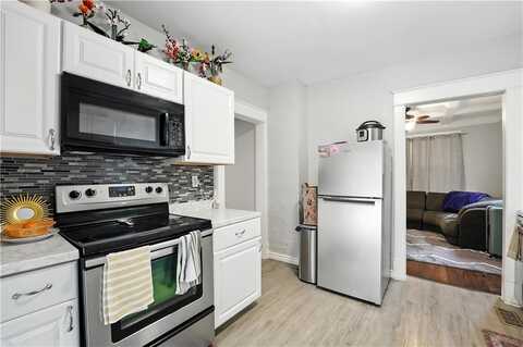 2711 Kensington Avenue, Kansas City, MO 64128