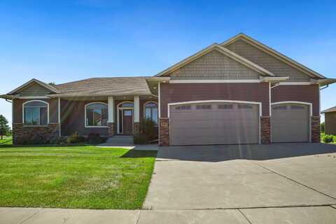 504 W Palmer Circle, Aberdeen, SD 57401