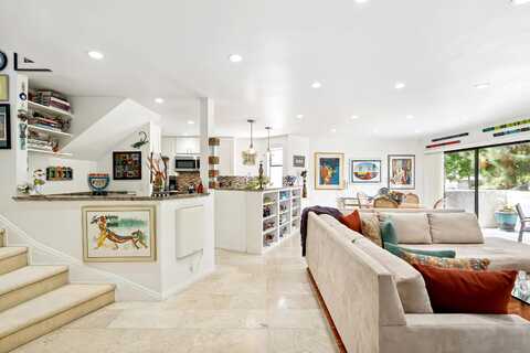 8482 Via Sonoma unit: 18, La Jolla, CA 92037