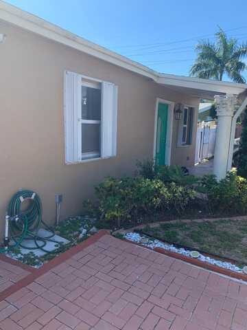 441 NW 14 Way, Fort Lauderdale, FL 33311