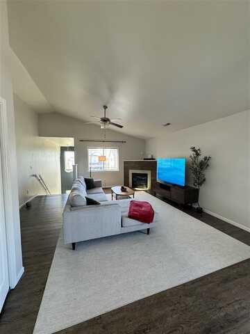2694 Pinto Ln, IowaCity, IA 52240