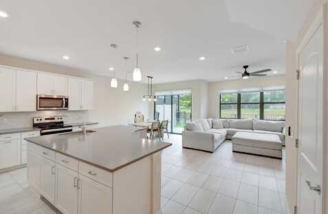 2138 Appleton Circle S, Oakland Park, FL 33309