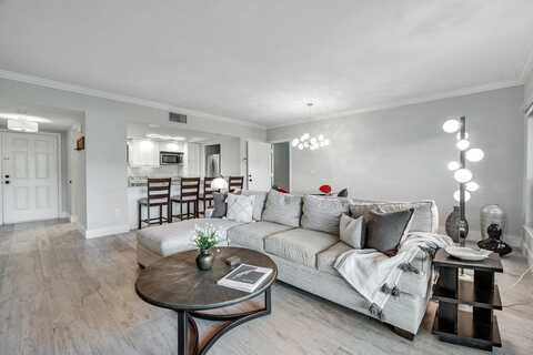 11863 Wimbledon Circle, Wellington, FL 33414
