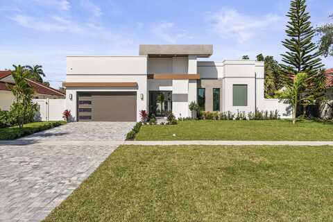 7537 W Country Club Boulevard, Boca Raton, FL 33487