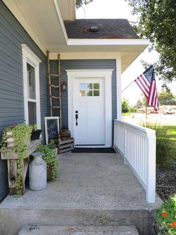 421 S 12th Street, Payette, ID 83611