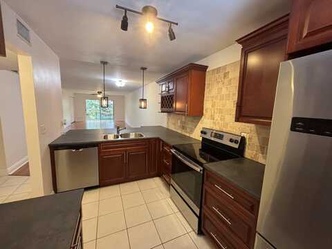 2895 SW 22nd Avenue, Delray Beach, FL 33445