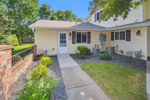 7666 13th Street N, Oakdale, MN 55128