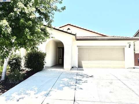 597 Pendragon St, Manteca, CA 95337