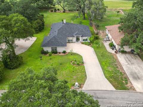 510 Jack Nickolaus, Devine, TX 78016