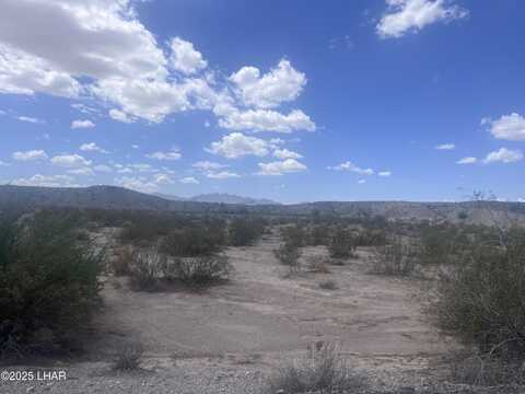 0 Frontage Rd, Yucca, AZ 86438