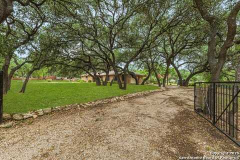 6674 Pembroke Rd, San Antonio, TX 78240