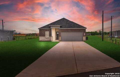 285 Medina Verde Dr, Natalia, TX 78059