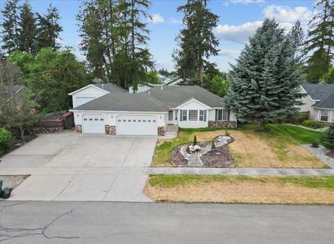 9301 N Drawbridge Ct, Hayden, ID 83835
