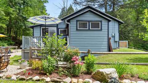 25 Pine St, New Marlborough, MA 01230