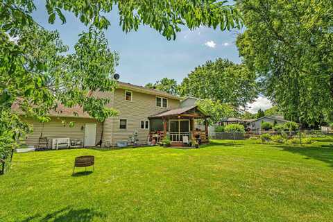5626 RUSTIC WOODS Drive, Madison, WI 53716
