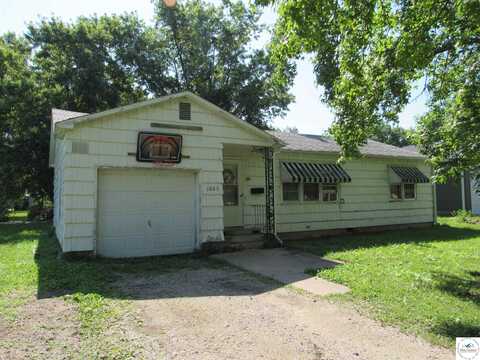 1003 Highland, La Monte, MO 65337