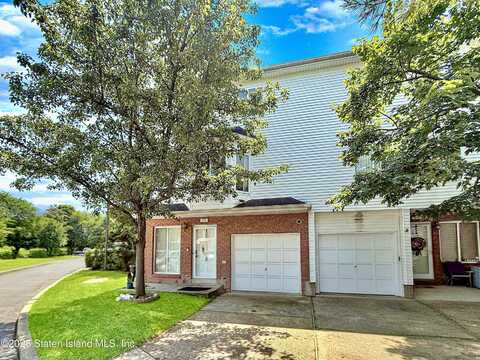 26 Aspen Knolls Way, Staten Island, NY 10312
