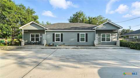 911-913 E Seideman Street, Seguin, TX 78155