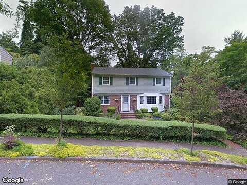 Cove Rd, Huntington, NY 11743