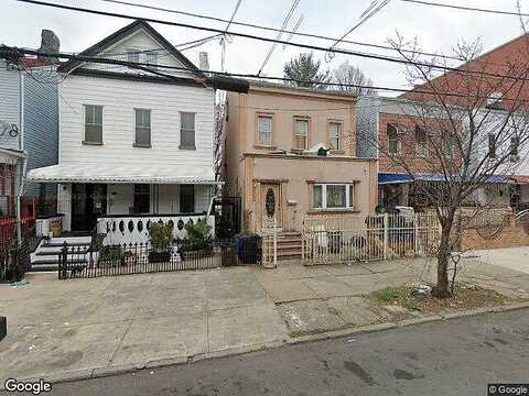 Warwick, BROOKLYN, NY 11207