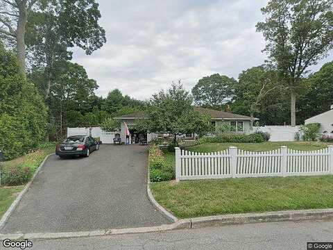 Colonial, BELLPORT, NY 11713