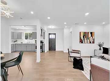 At The &Quot;T&Quot; Of Franklin And Kingsle, Los Angeles, CA 90027