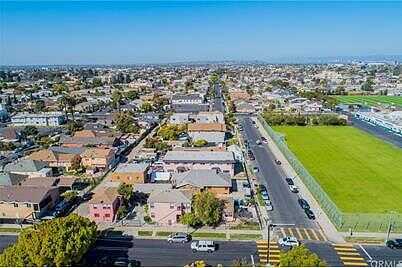 Between Vineland And Cahuenga Blvd, Los Angeles, CA 90011