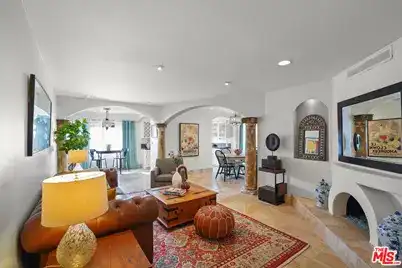 Bund, Los Angeles, CA 90068