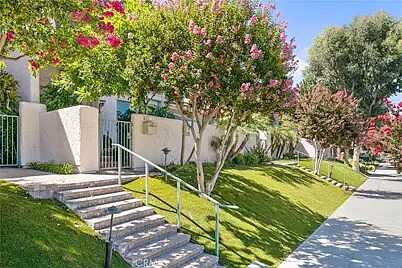 Goshen Ave. And Wilshire Blvd, Los Angeles, CA 91504