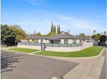 Greenwood D, Los Angeles, CA 91401