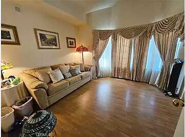 Lindley Avenue And Oxnard Stree, Los Angeles, CA 90057