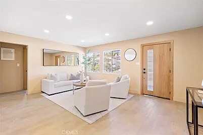 Llan, Los Angeles, CA 90034