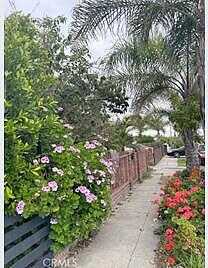 Norton Av, Los Angeles, CA 90011