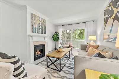 Selby Ave, Los Angeles, CA 90006