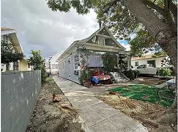 Whitworth Dr, Los Angeles, CA 90011