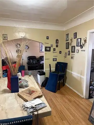 Castlewood, CLEVELAND, OH 44108