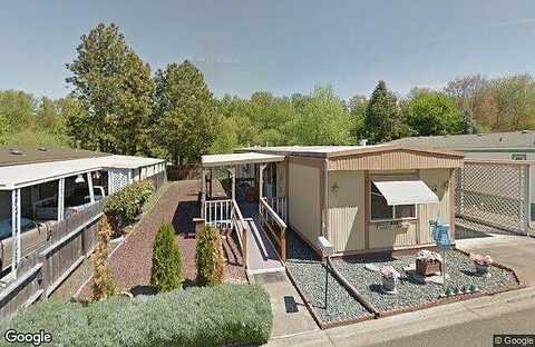 S Pacific Hwy Space 18, Medford, OR 97501
