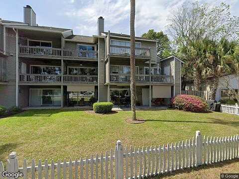 River Dr Apt 209B, Savannah, GA 31404