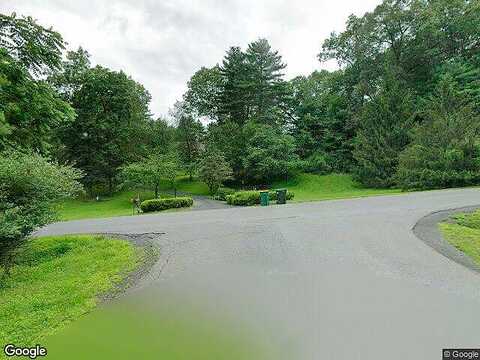 Evergreen Ln, Stroudsburg, PA 18360