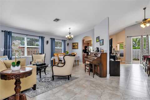 171St, PEMBROKE PINES, FL 33028