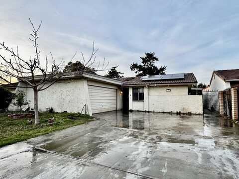 Village Green, PORTERVILLE, CA 93257