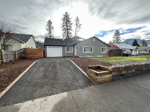 School, OAKRIDGE, OR 97463