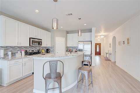 Castlegar, JUSTIN, TX 76247