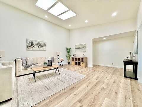 Avenida Santa Tecla, LA MIRADA, CA 90638